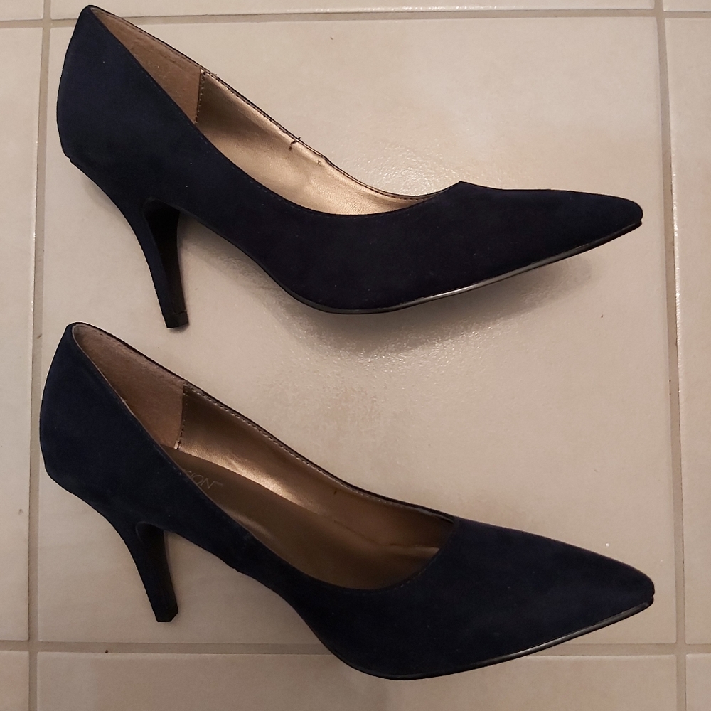 BRAND NEW! Navy 2" Heels ๐ - Picture 2 of 4